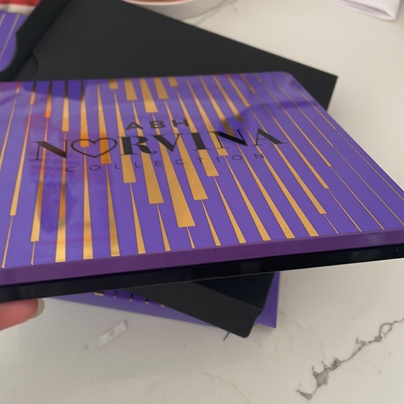 😍 Brand new in Box Stunning ABH Norvina Collection Vol 1 - Picture 6 of 7